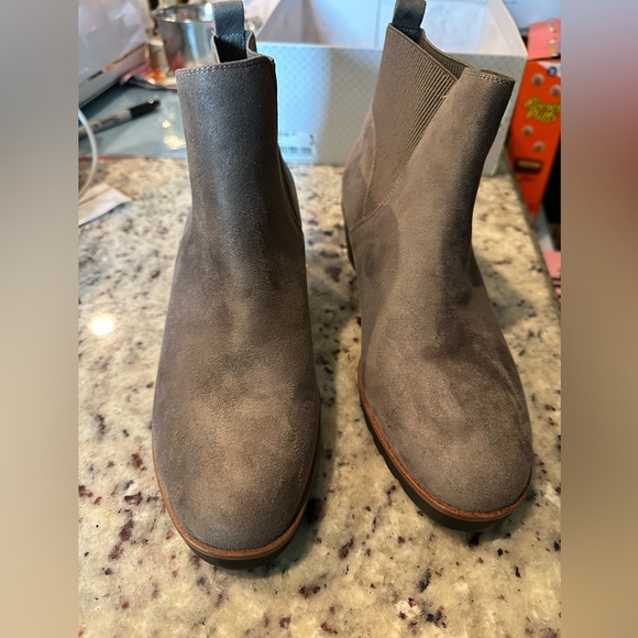 Last One! NEW Grey Lauren Blakwell Ankle Boot - Picture 2 of 9